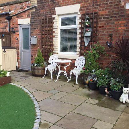 Leafy Lytham Central Lovely Ground Floor 1 Bedroom Apartment With Private Garden In Lytham Dog Friendly 리탬 세인트 앤스 외부 사진