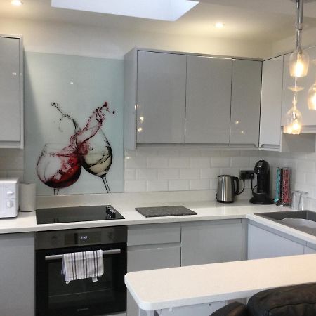 Leafy Lytham Central Lovely Ground Floor 1 Bedroom Apartment With Private Garden In Lytham Dog Friendly 리탬 세인트 앤스 외부 사진