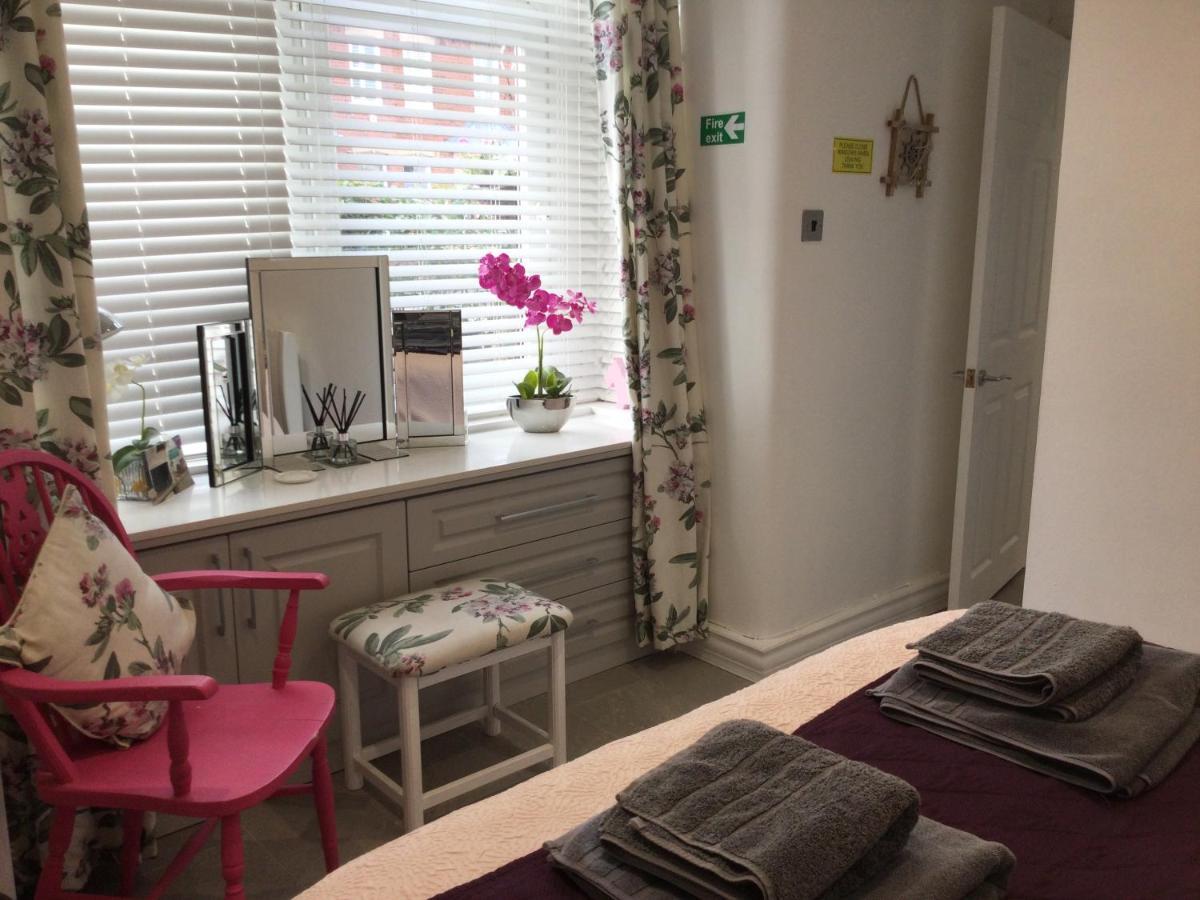 Leafy Lytham Central Lovely Ground Floor 1 Bedroom Apartment With Private Garden In Lytham Dog Friendly 리탬 세인트 앤스 외부 사진